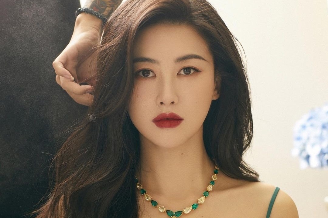 Cuoc song sung tuc cua minh tinh 'Thien long bat bo' hinh anh