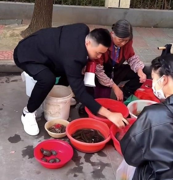 nam diễn viên bán cá cùng mẹ ảnh 1 nam dien vien ban ca cung me anh 1