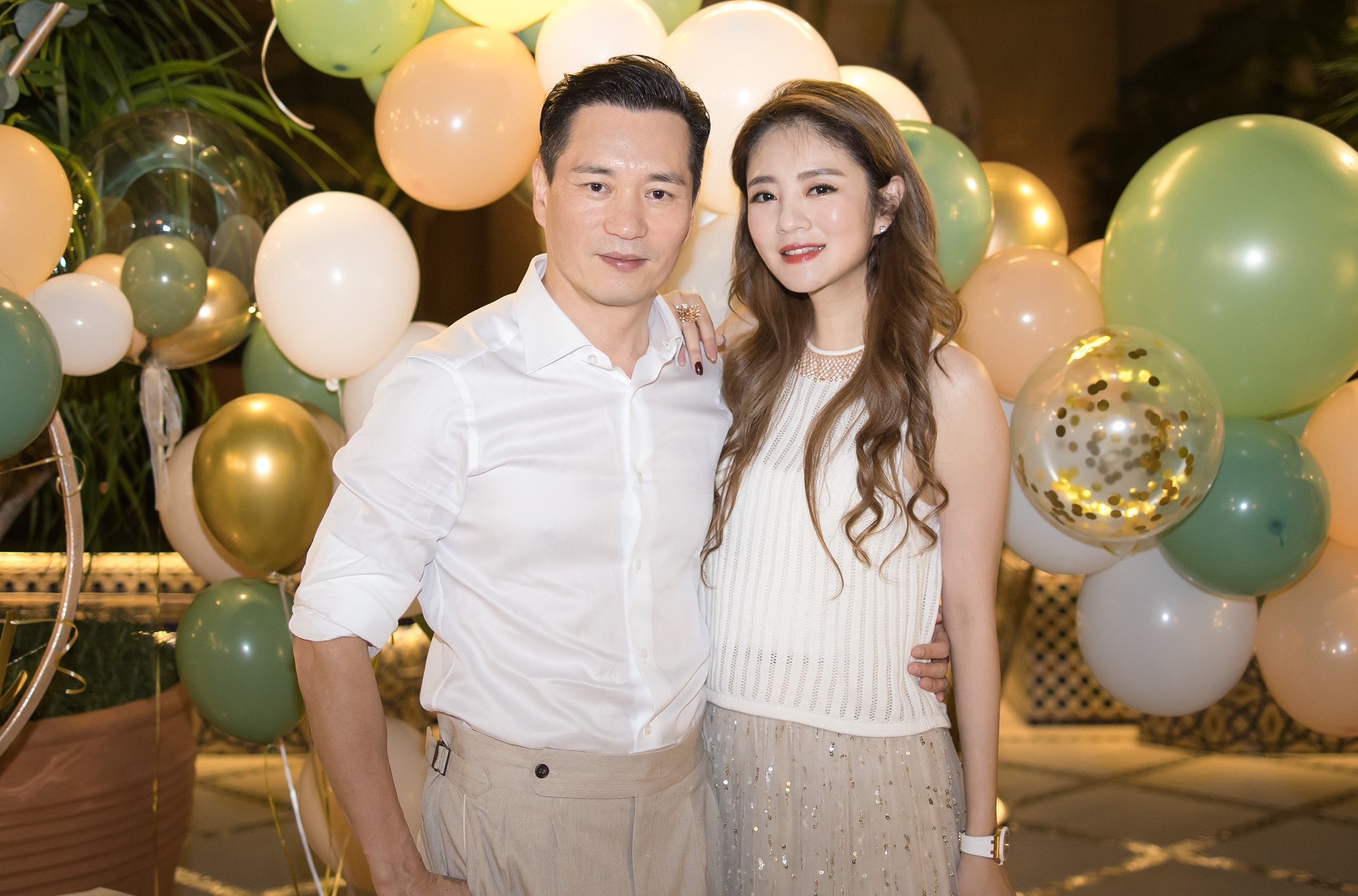 Quach Bich Dinh duoc thuong khi sinh con anh 16