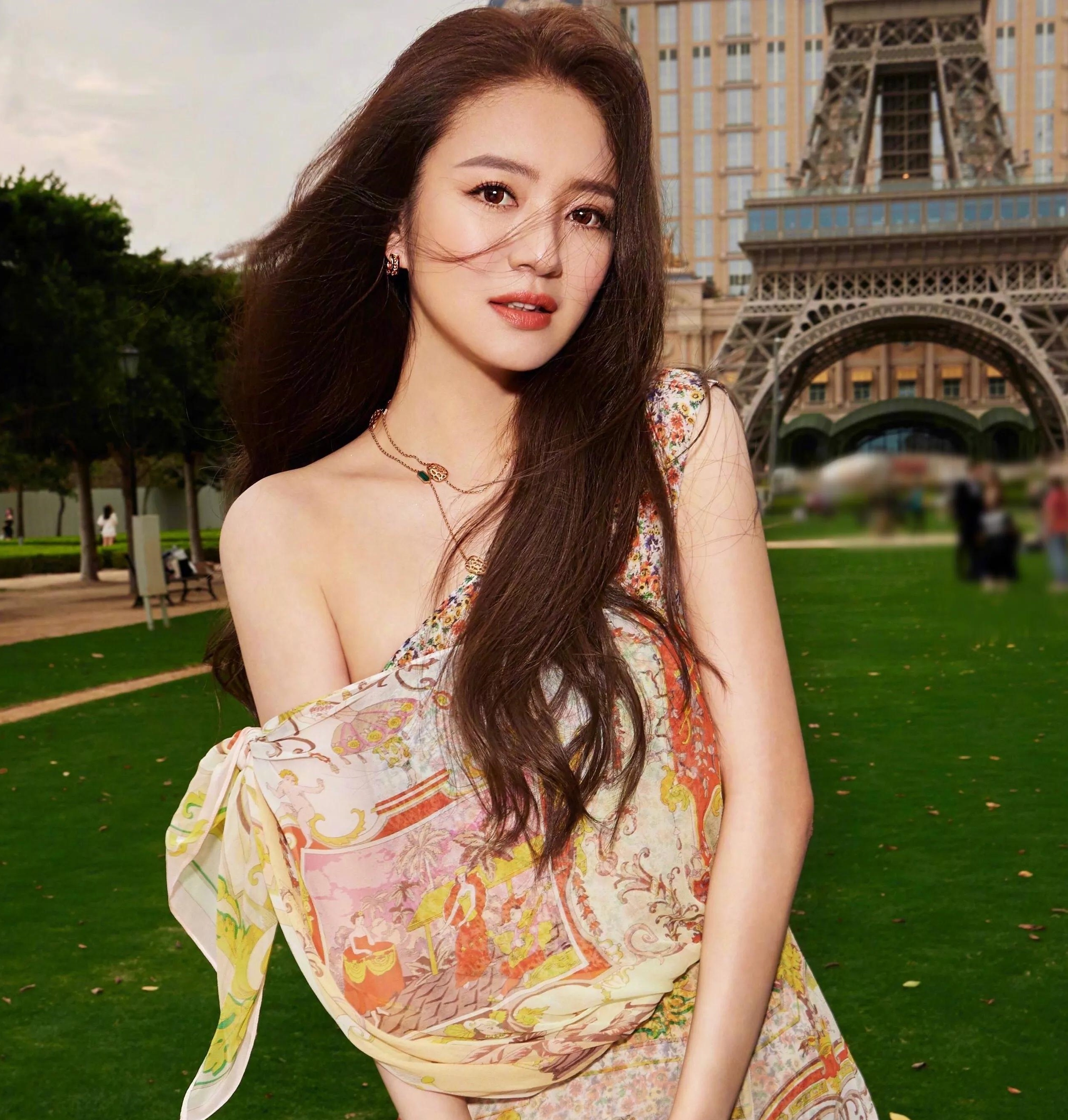 Quach Bich Dinh duoc thuong khi sinh con anh 14