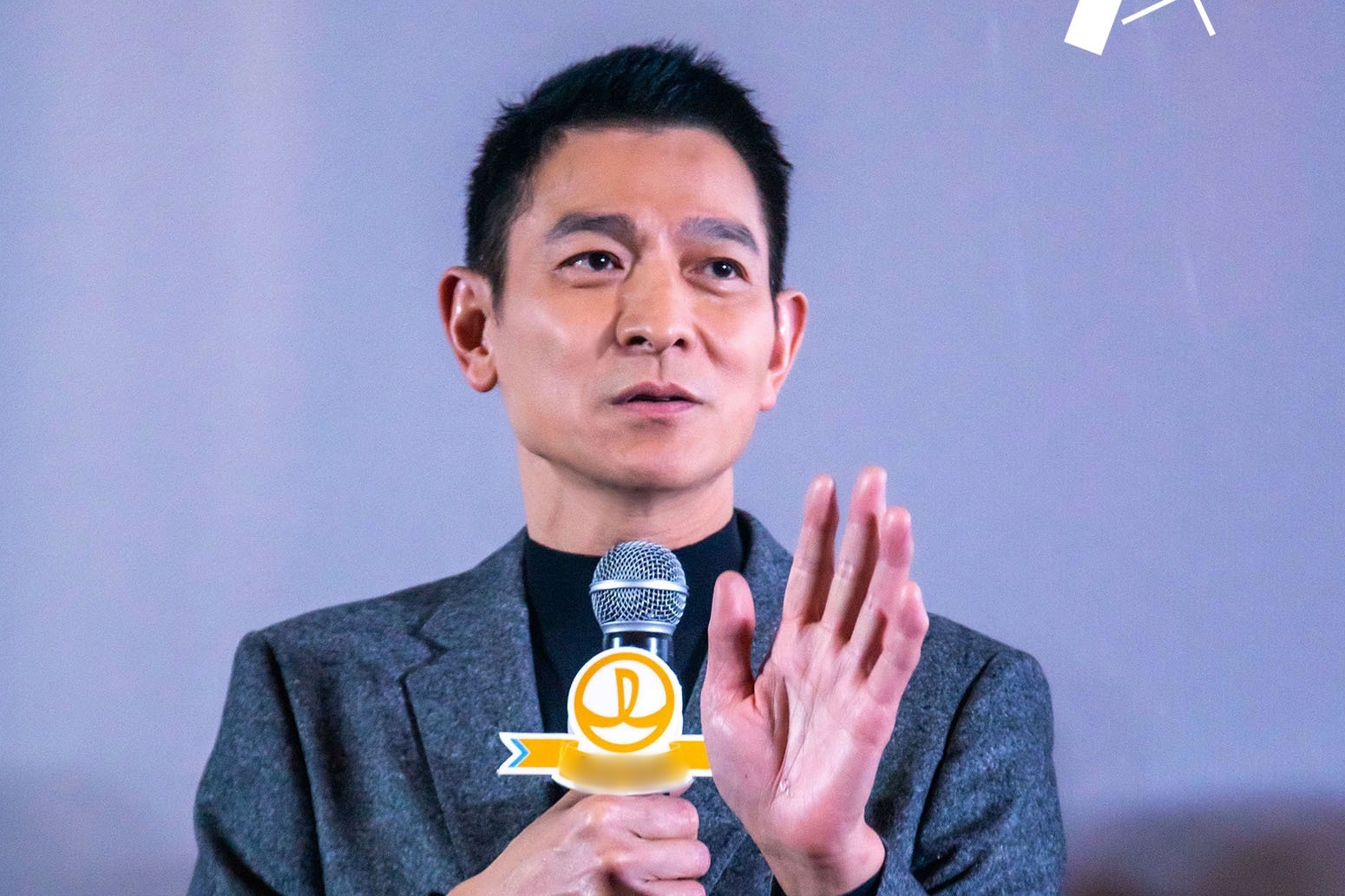 Luu Duc Hoa bi go quang cao hinh anh