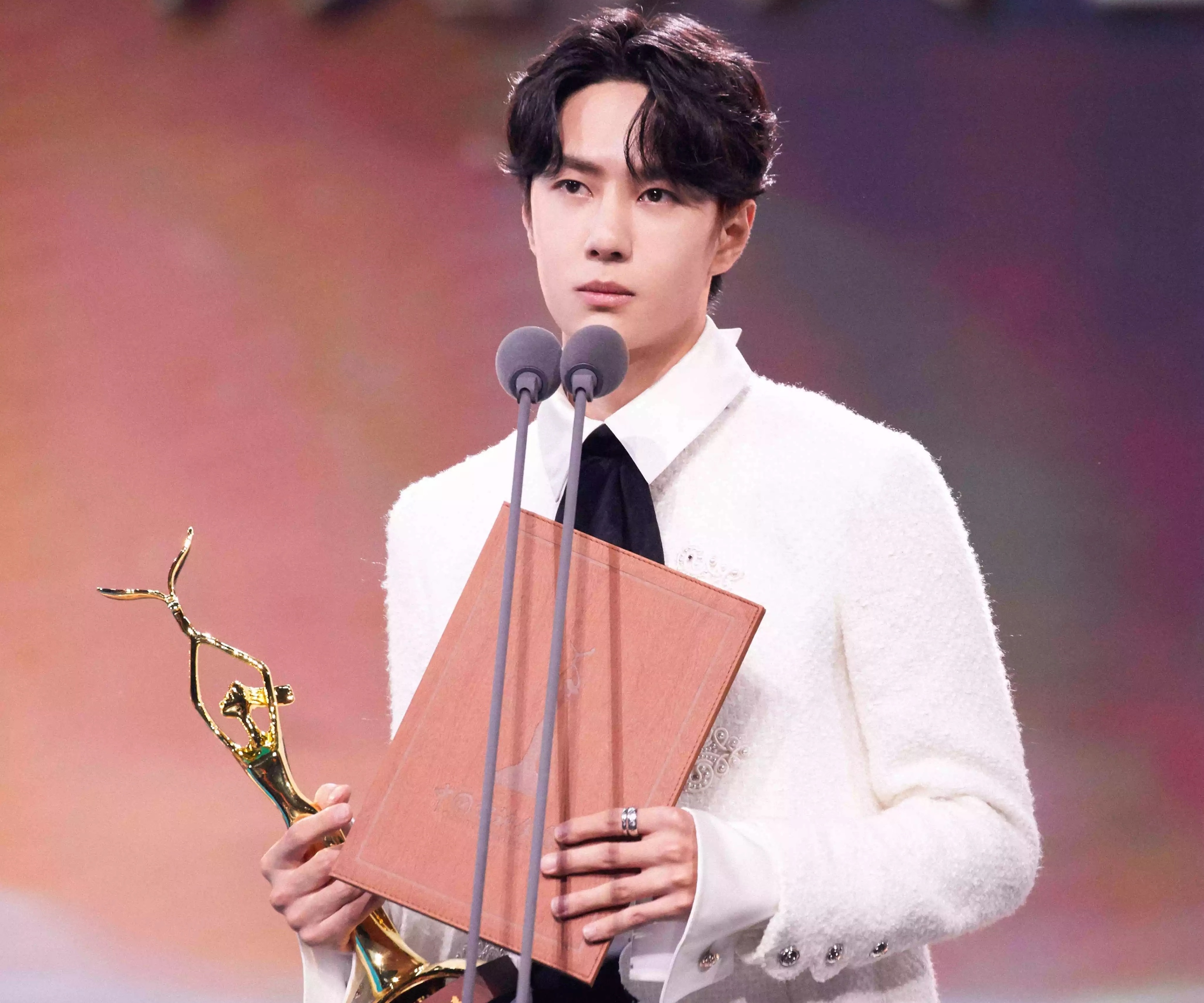 Dich Le Nhiet Ba nhan giai Kim ung anh 3