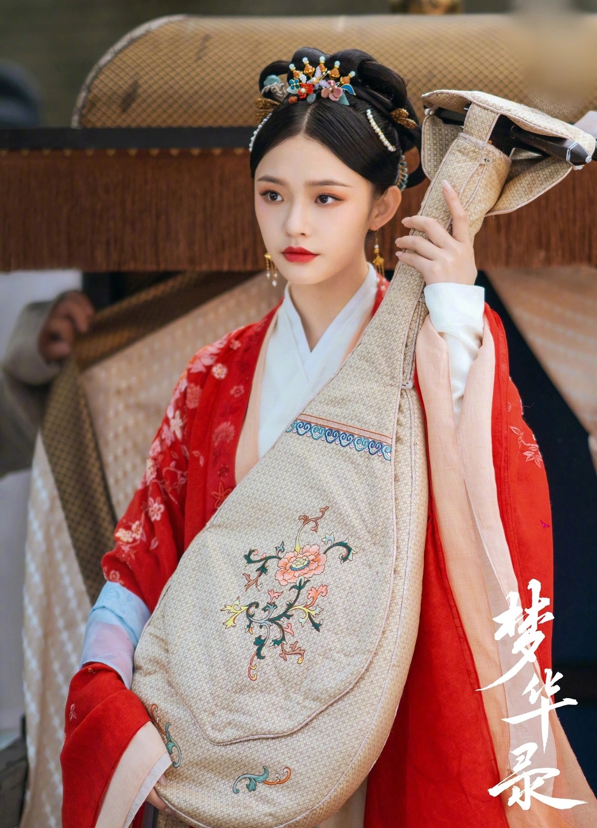 Luu Diec Phi khoac bao tai anh 6