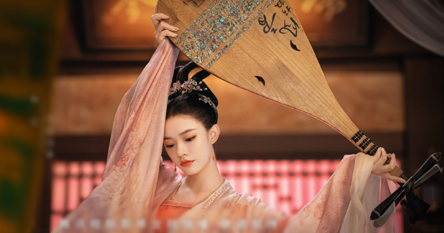 Luu Diec Phi khoac bao tai anh 5