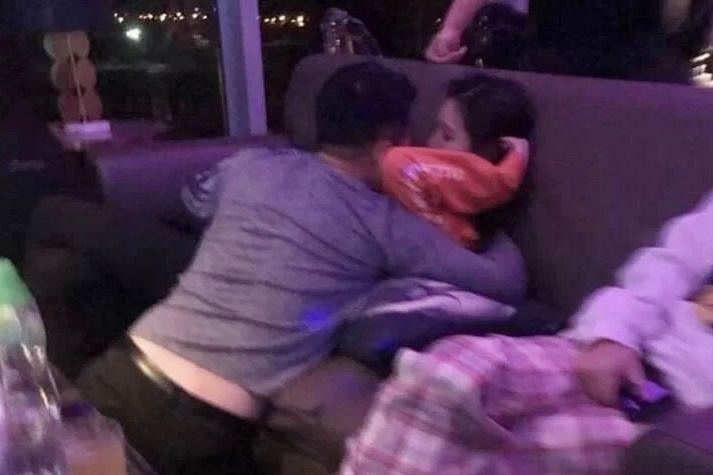 Anh Uong Tieu Phi dam duoi ben nguoi tinh bi phat tan hinh anh