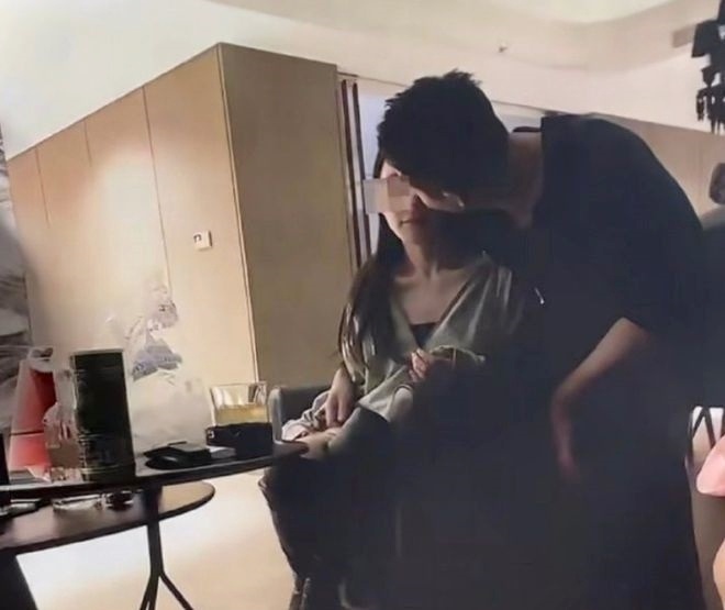 Uong Tieu Phi danh Tu Hy Vien khi co dang mang thai anh 2