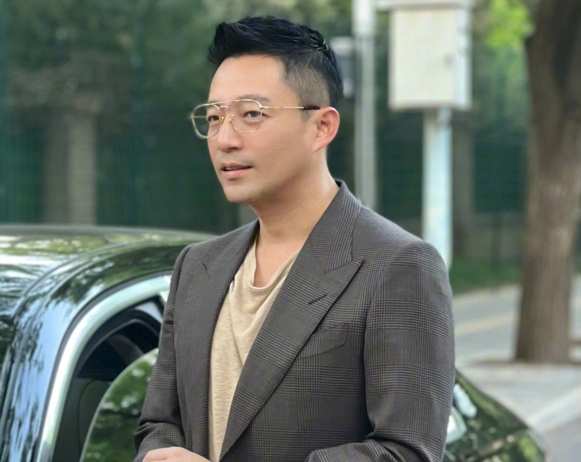 Uong Tieu Phi lien tuc bi tung anh ngoai tinh hinh anh