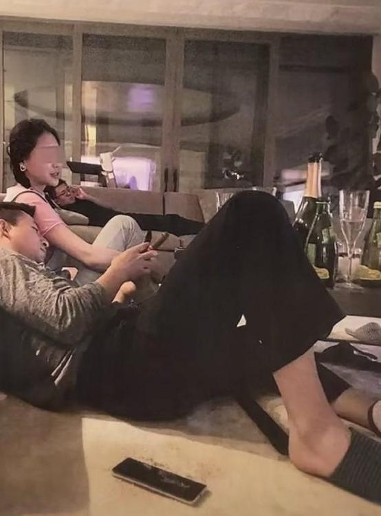 Uong Tieu Phi danh Tu Hy Vien khi co dang mang thai anh 1