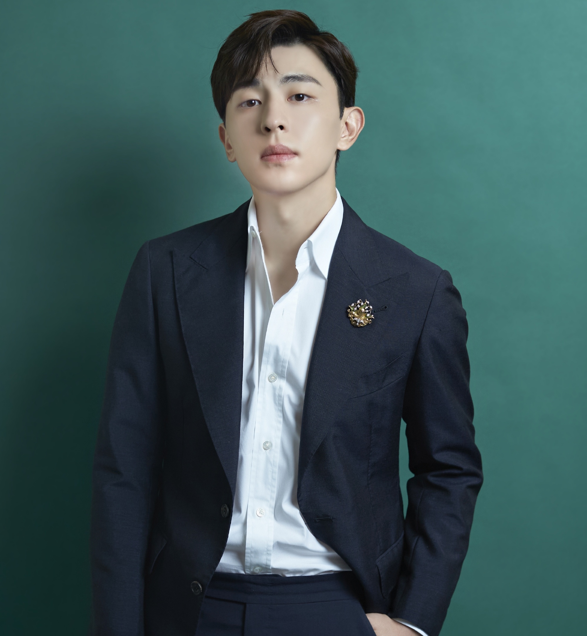 Đặng Luân bị cấm sóng ảnh 4 Dang Luan bi cam song anh 4