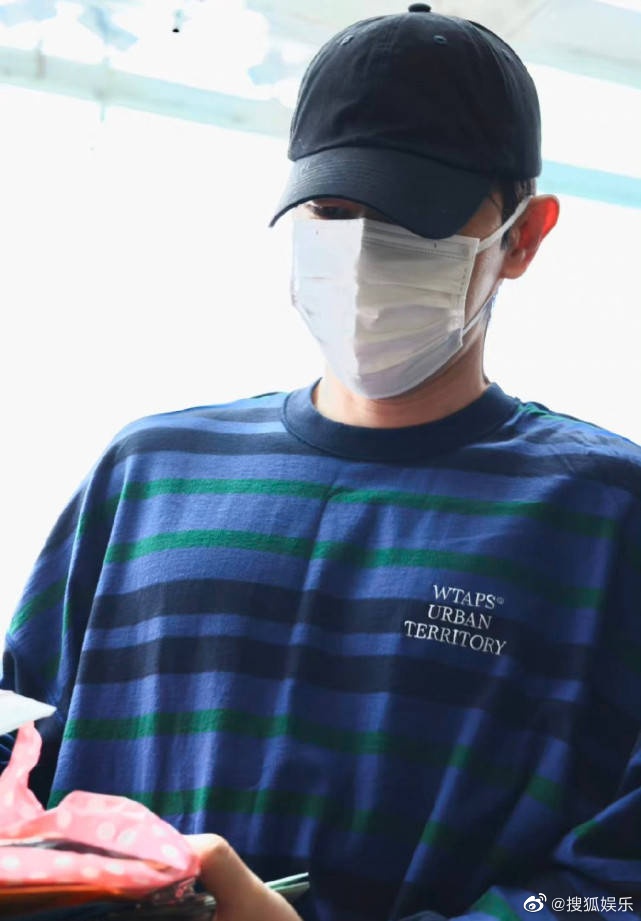 Đặng Luân bị cấm sóng ảnh 1 Dang Luan bi cam song anh 1