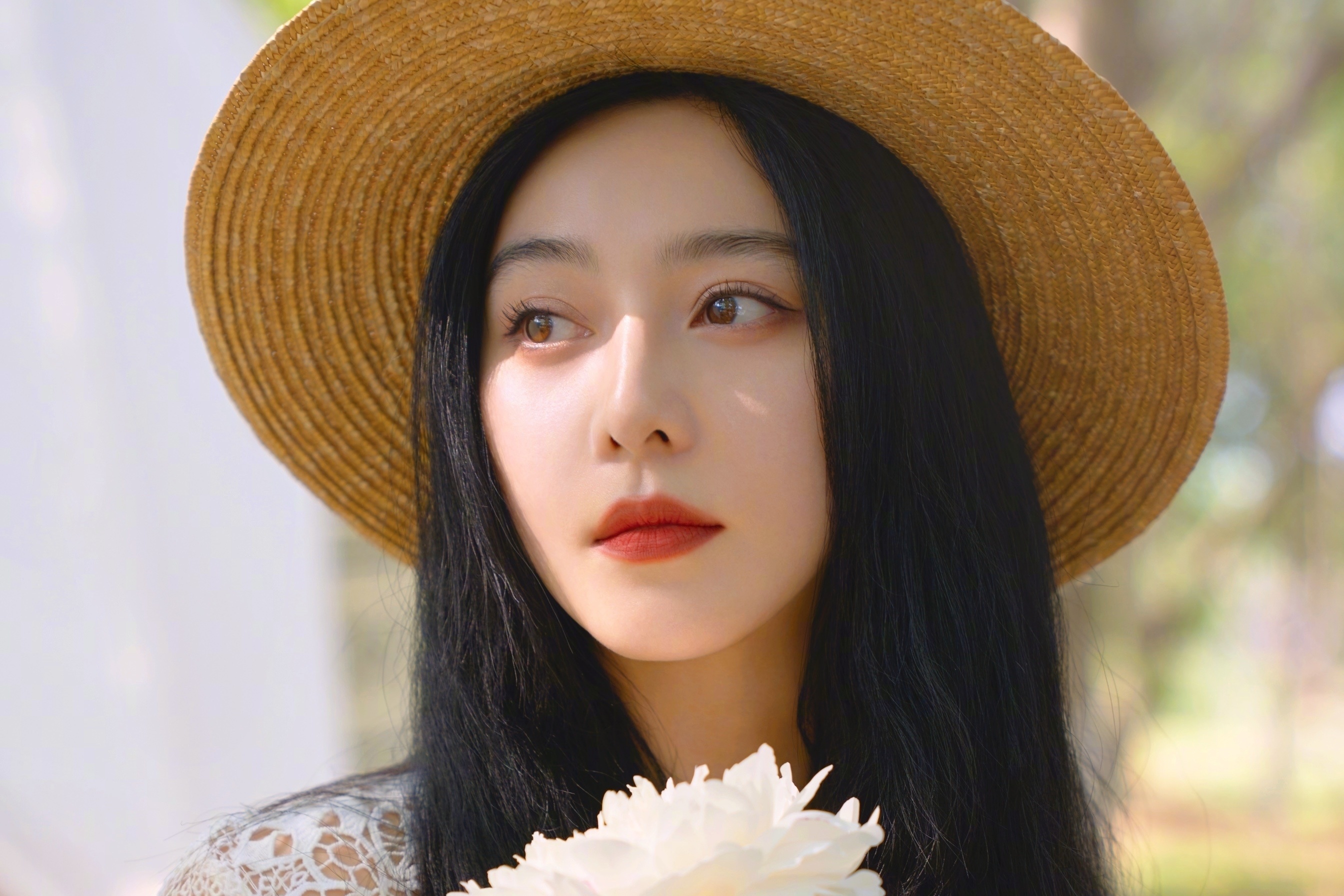 Pham Bang Bang tro lai sau khi bi xoa anh bia tap chi hinh anh