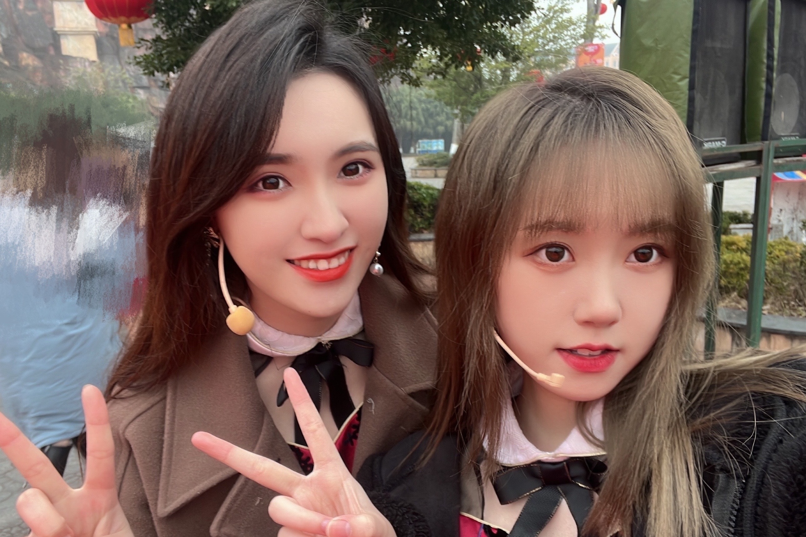 Nu ca si Trung Quoc bi nguoi dan ong say ruou quay roi hinh anh