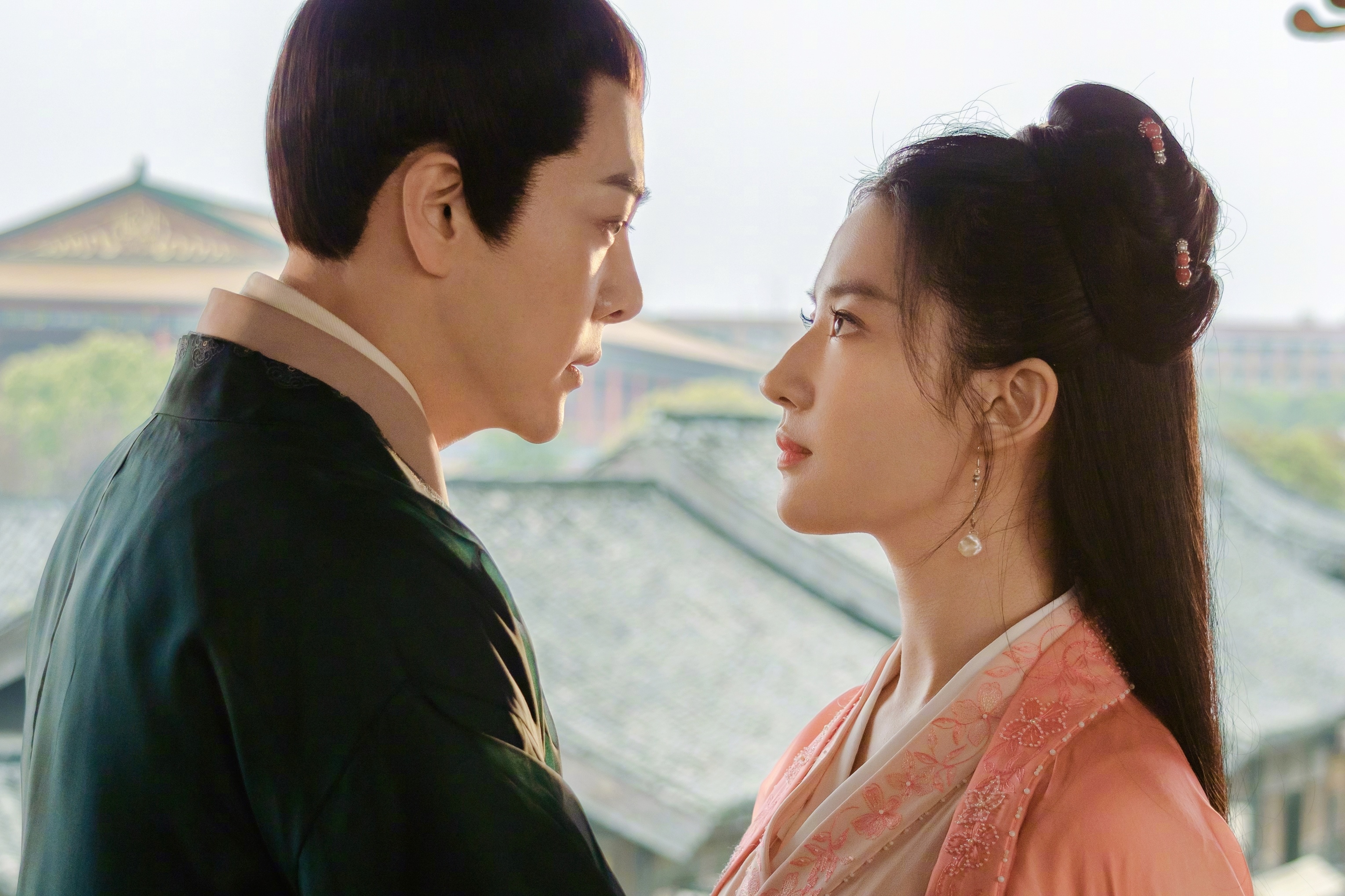 Nam dien vien mat ngu vi dong phim voi Luu Diec Phi hinh anh