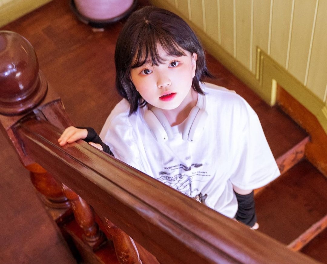 nữ diễn viên 21 tuổi trông như học sinh tiểu học ảnh 3 nu dien vien 21 tuoi trong nhu hoc sinh tieu hoc anh 3