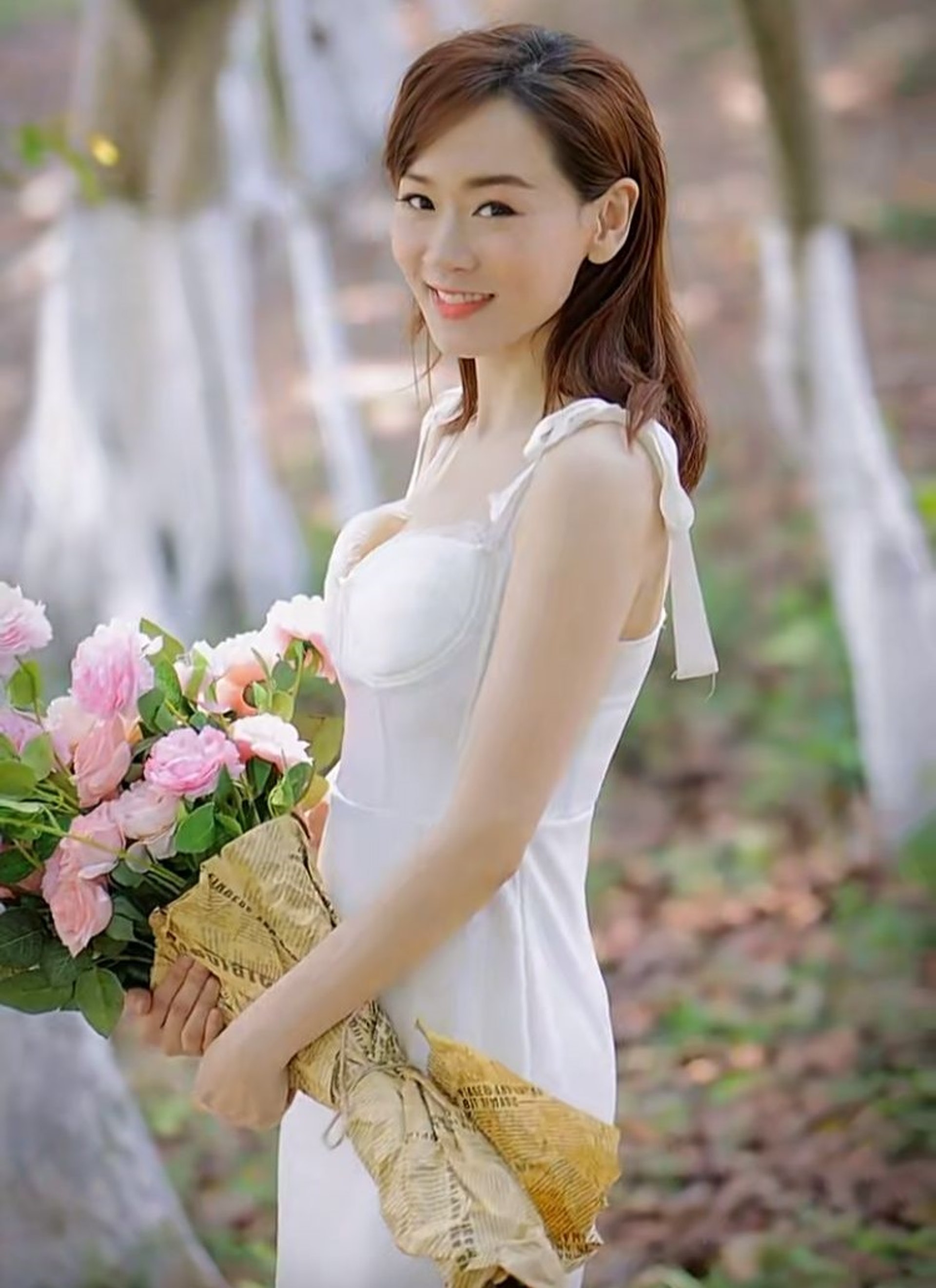 Dương Tư Kỳ đi hát quán bar ảnh 1 Duong Tu Ky di hat quan bar anh 1