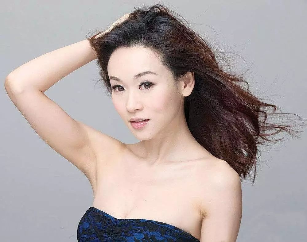 Dương Tư Kỳ đi hát quán bar ảnh 2 Duong Tu Ky di hat quan bar anh 2