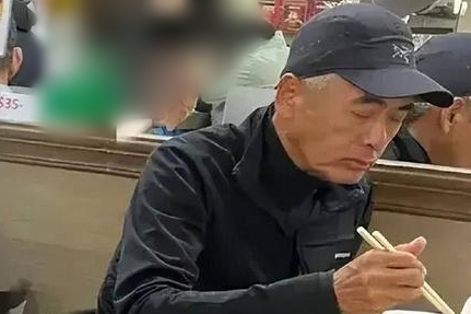 Chau Nhuan Phat gay go, cham chap hinh anh