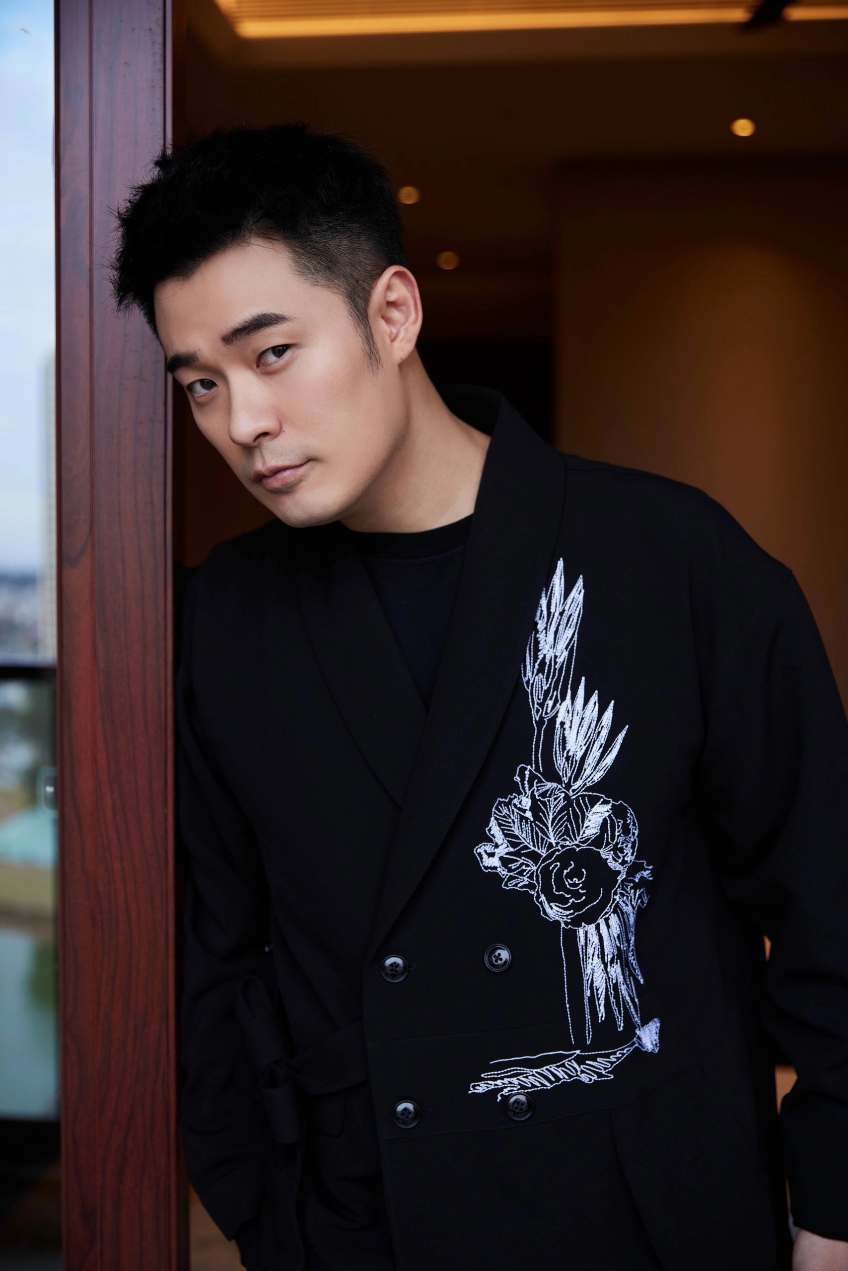 Quan Hiểu Đồng bị kiện vì kinh doanh ảnh 2 Quan Hieu Dong bi kien vi kinh doanh anh 2