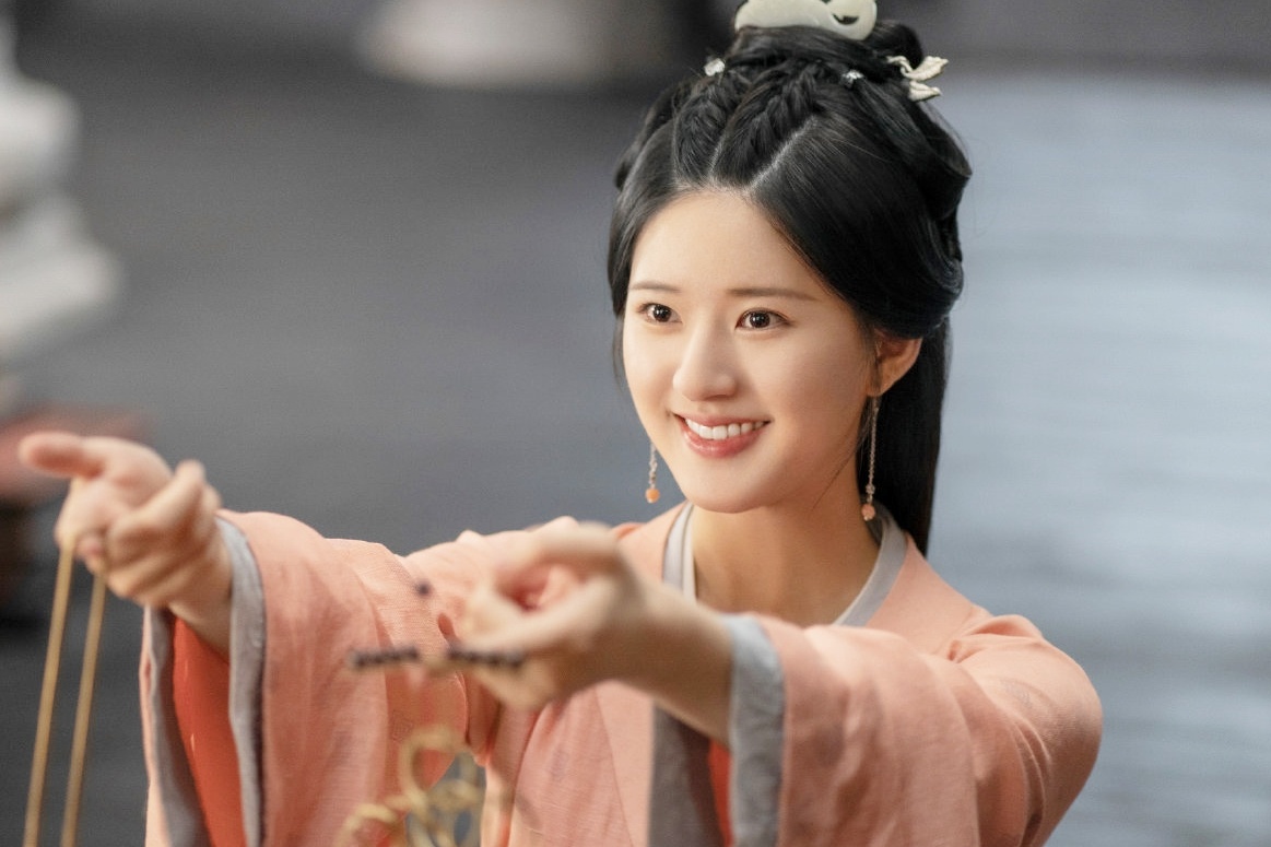 Phim co Trieu Lo Tu bi chi trich trang phuc hinh anh