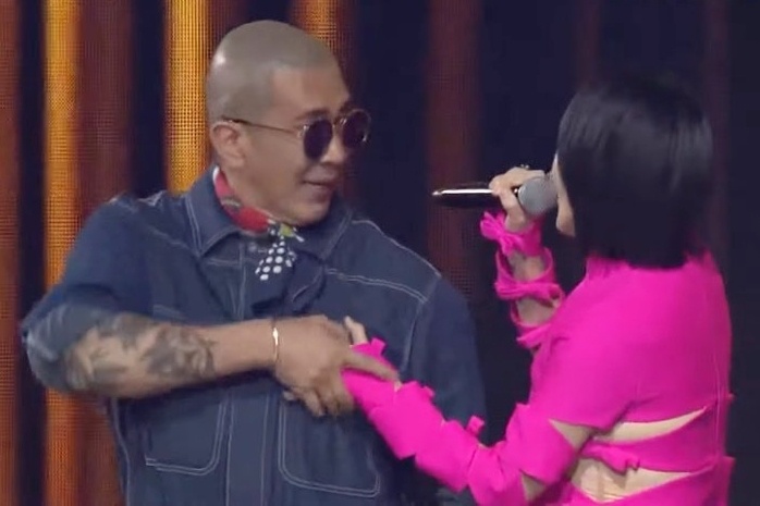 Tu Hy De giai thich hanh dong treu dua qua muc voi anh re hinh anh