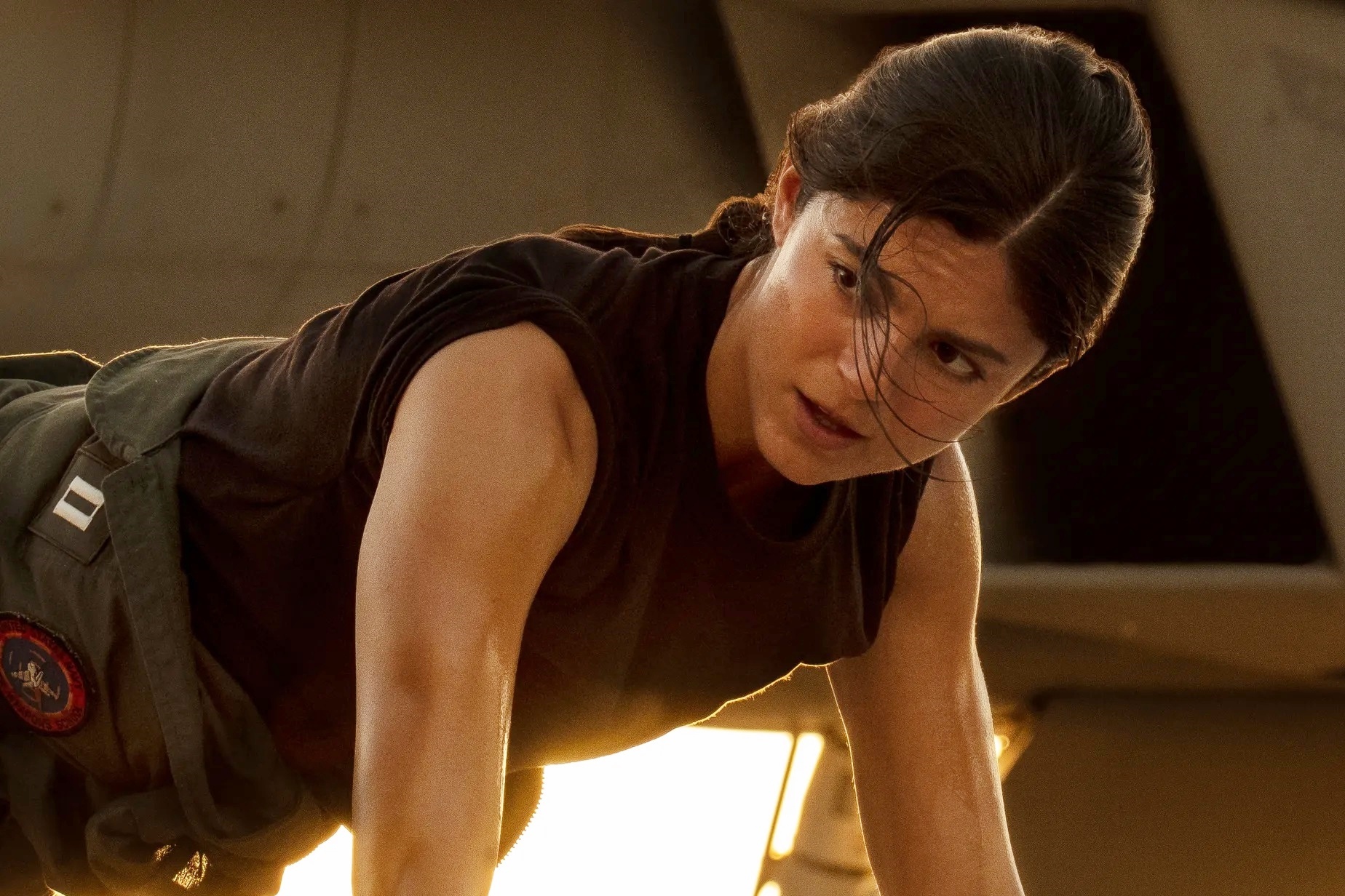 Hau truong huan luyen duoi nuoc cua dan sao 'Top Gun: Maverick' hinh anh