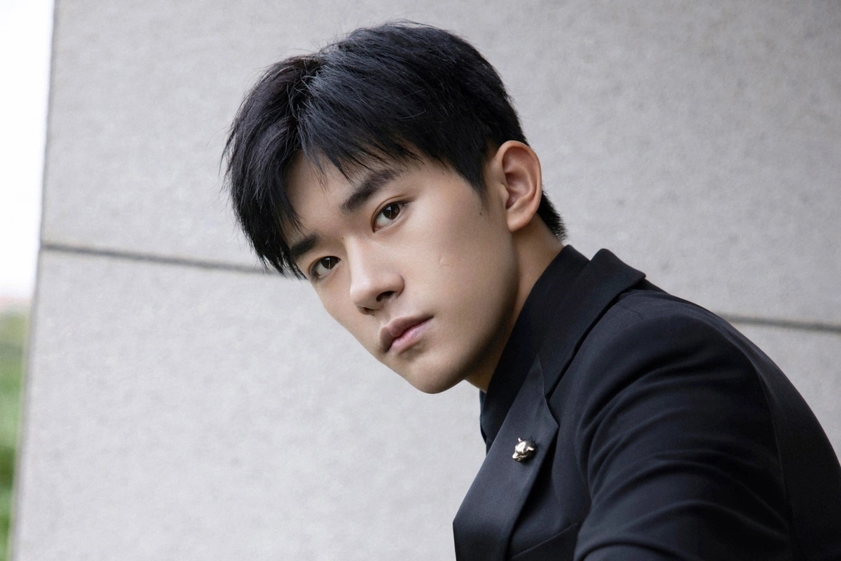 Ong hoang phong ve tre nhat Trung Quoc gap rac roi hinh anh