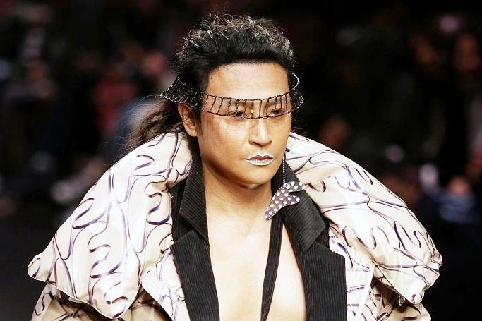 Ke noi loan tuoi trung nien hinh anh