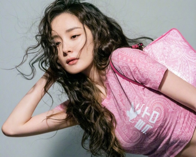 Duong Mich phai khau o mat vi su co quay game show hinh anh