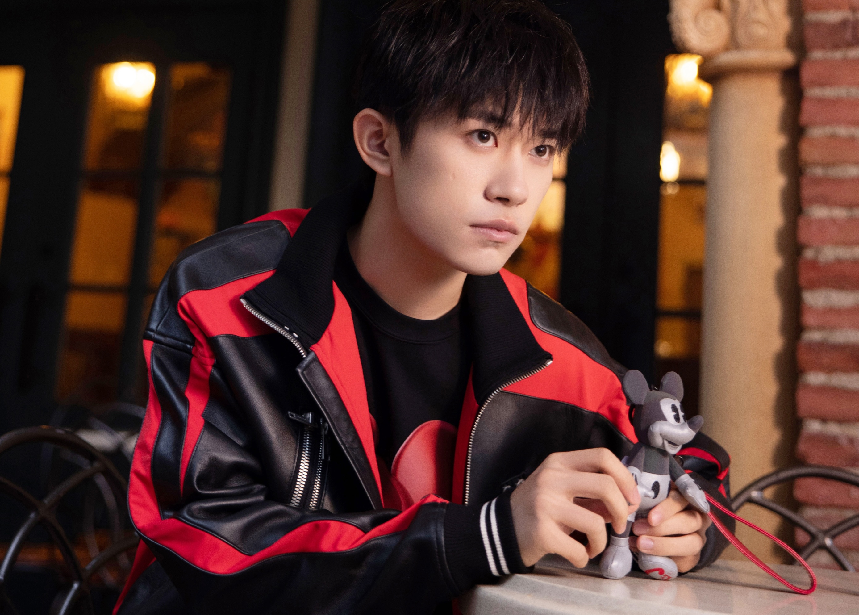 Dich Duong Thien Ti vuong be boi gian lan anh 1