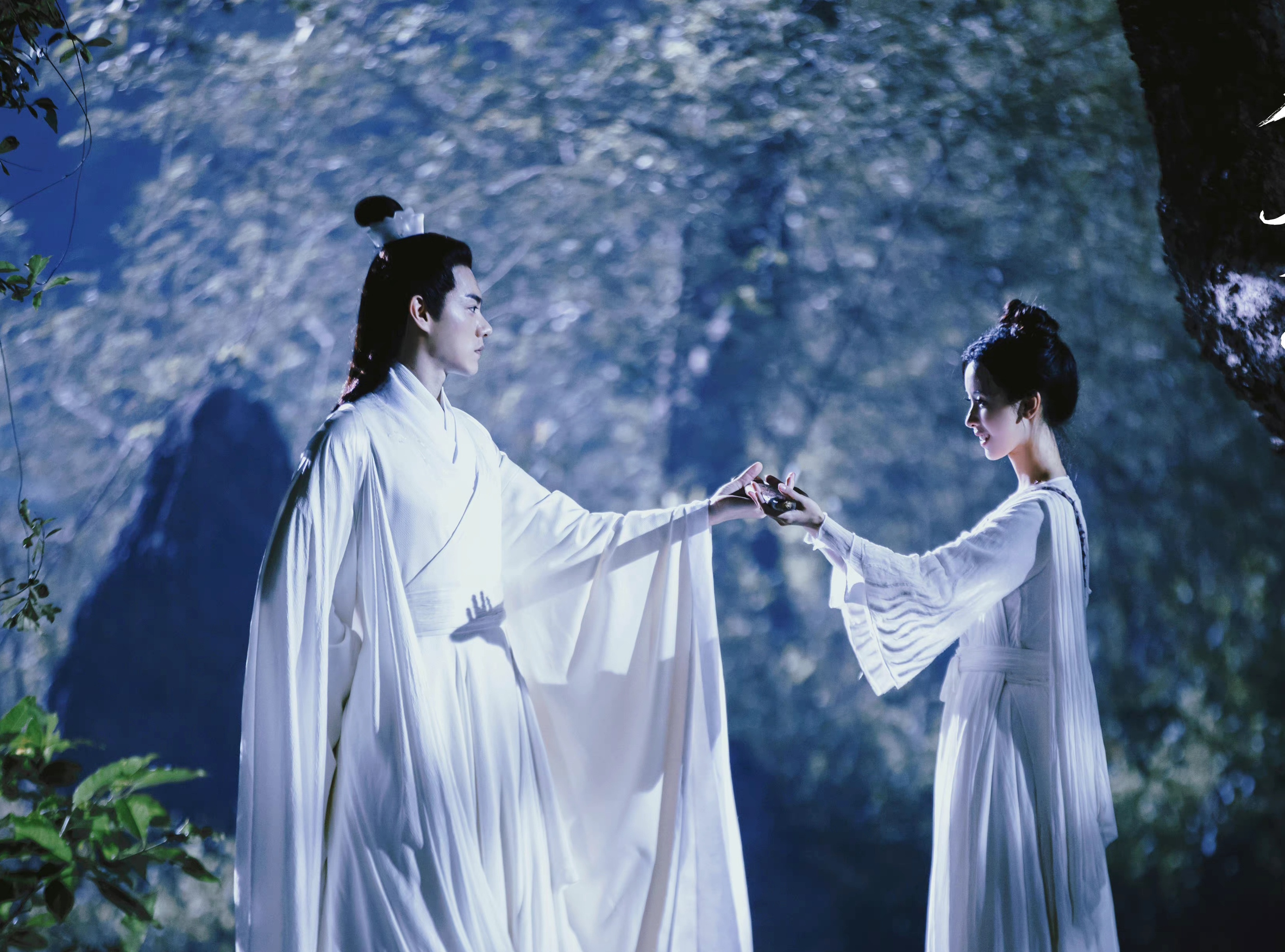 Hoa Thien Cot ban dien anh anh 1