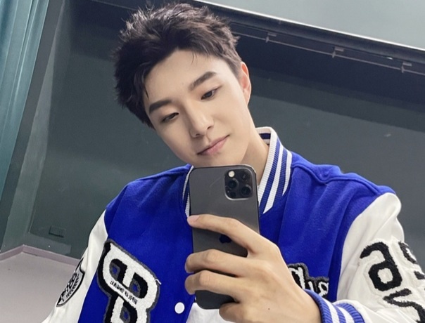 Nam ca si Trung Quoc bi to ga tinh fan nu hinh anh