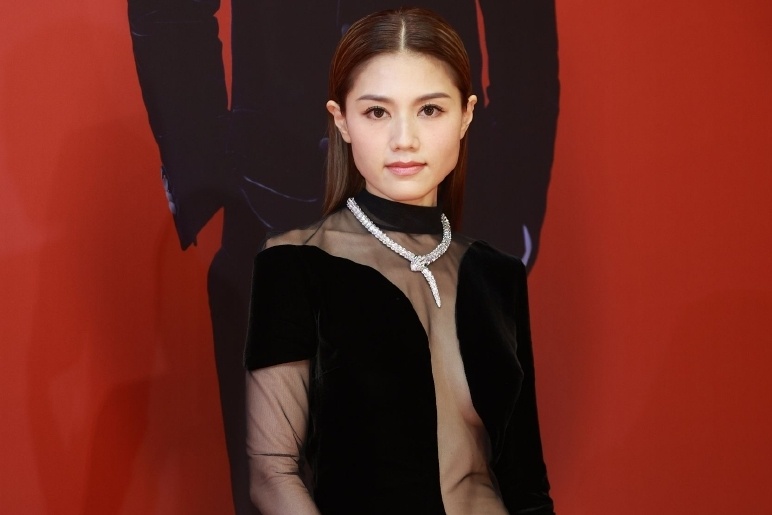 Chau Tu Na bi che mac phan cam tren tham do Kim Tuong 2022 hinh anh