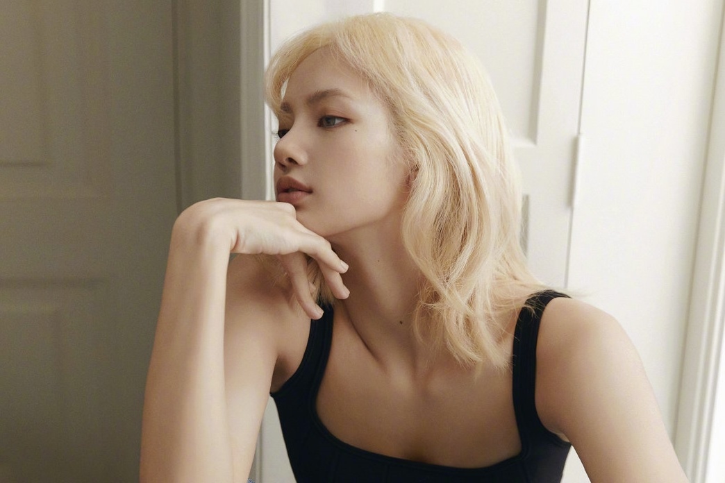 Lisa duoc uu ai tai Trung Quoc hinh anh