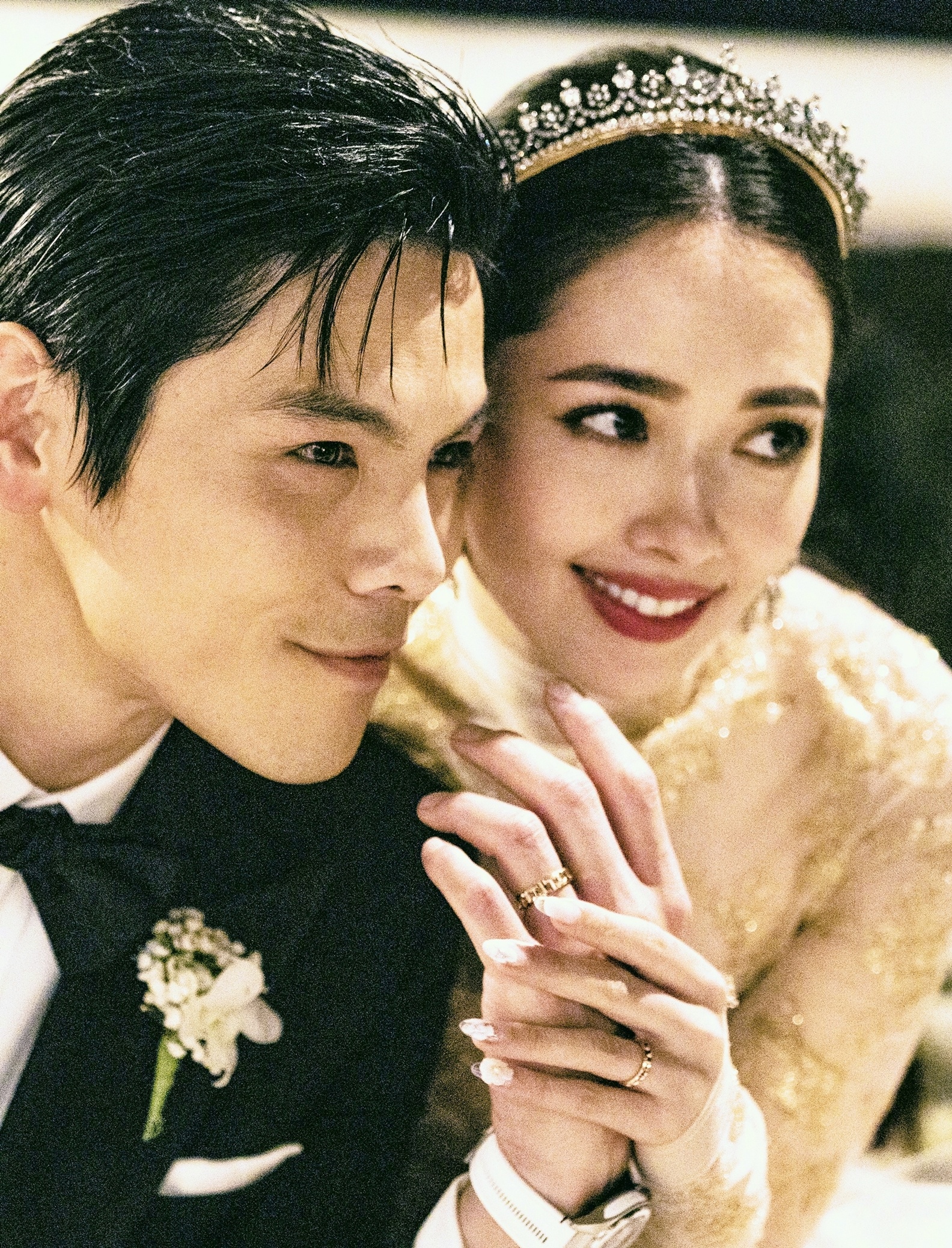 Hướng Tả ngoại tình ảnh 1 Huong Ta ngoai tinh anh 1