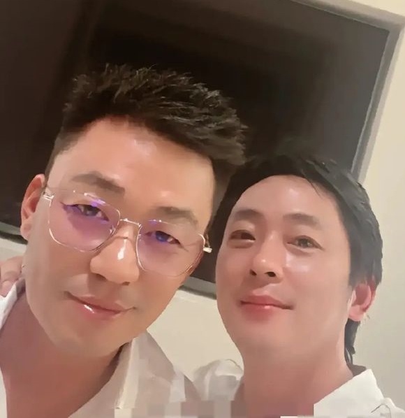 vua hài Trung Quốc Vương Bảo Cường phẫu thuật thẩm mỹ ảnh 2 vua hai Trung Quoc Vuong Bao Cuong phau thuat tham my anh 2