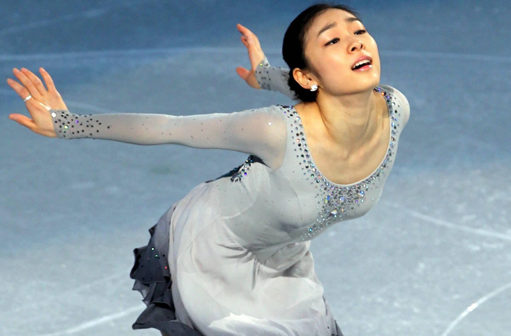 Nam ca si cuoi nu hoang truot bang la ai? hinh anh