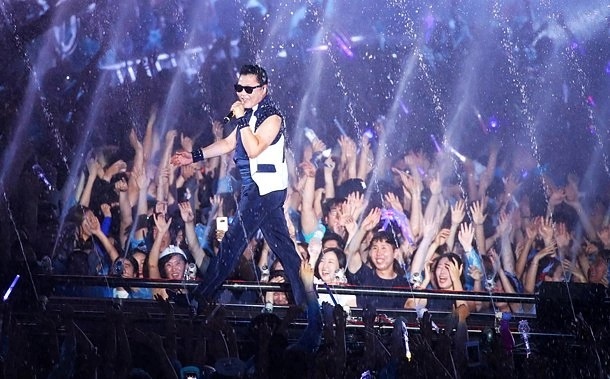 công nhân chết khi tháo dỡ sân khấu của PSY ảnh 1 cong nhan chet khi thao do san khau cua PSY anh 1