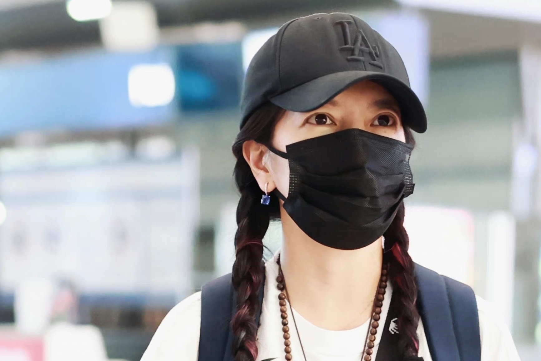 Trieu Vy xuat hien sau mot nam bi cam song hinh anh