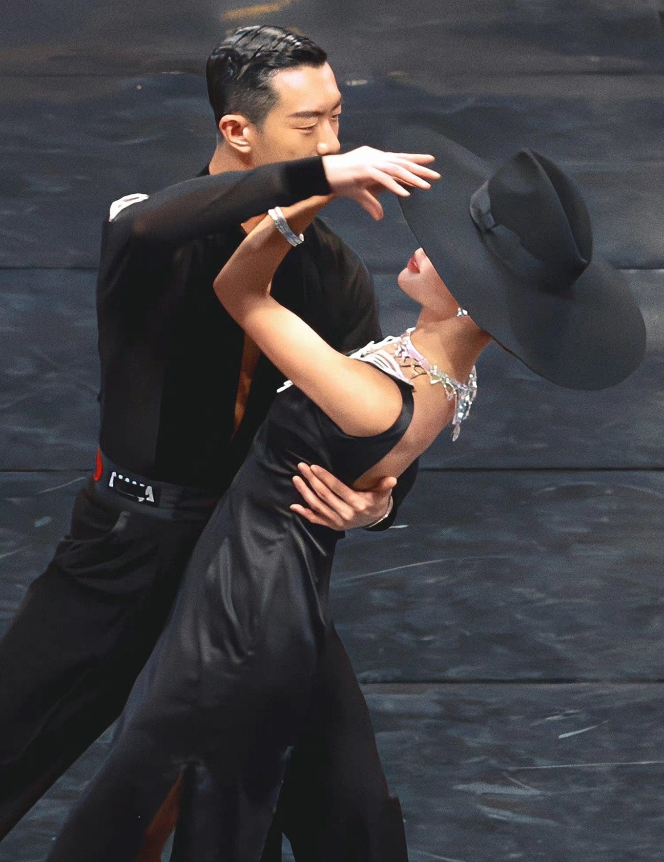 Tham Tieu Dinh bieu dien dancesport anh 2