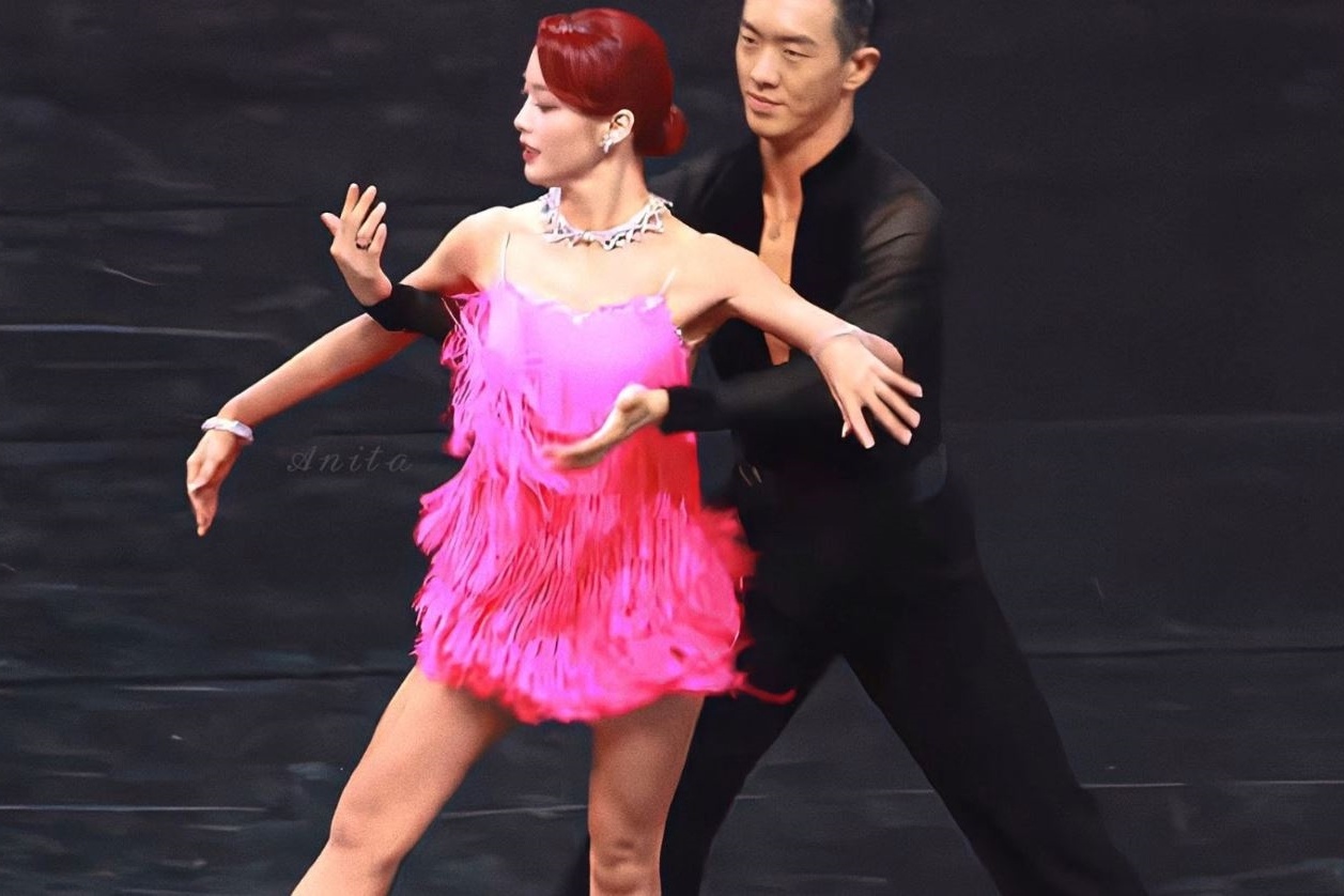 Tham Tieu Dinh trinh dien dancesport an tuong tai ISAC 2022 hinh anh