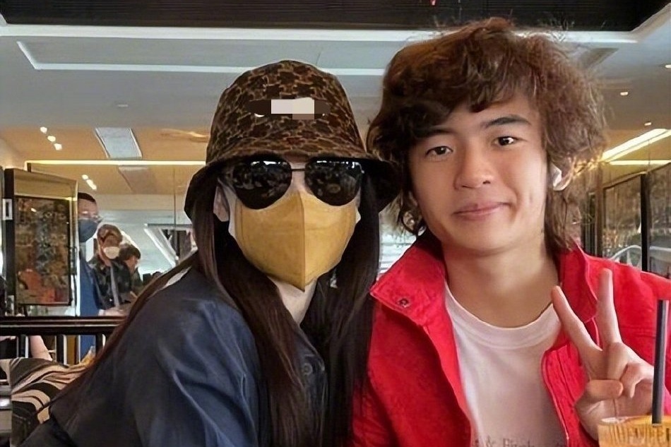 Con trai Ta Dinh Phong - Truong Ba Chi o tuoi 15 hinh anh