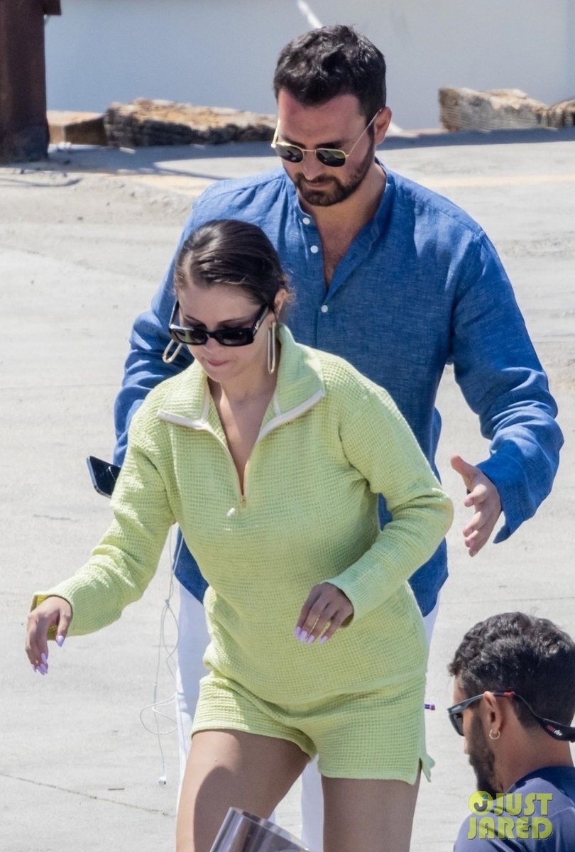 Selena Gomez hen ho dao dien nguoi Italy anh 4