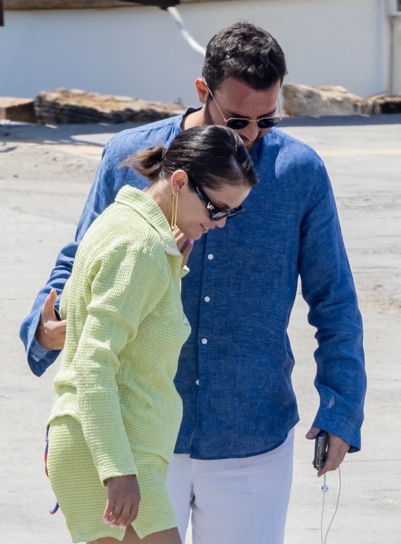 Selena Gomez hen ho dao dien nguoi Italy anh 3