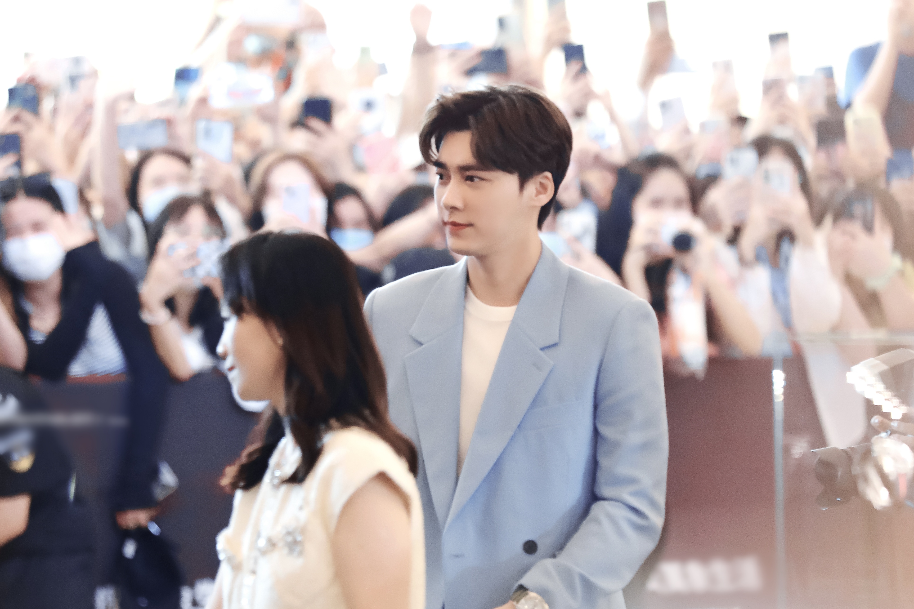 Fan dung kin 4 tang trung tam thuong mai de cho Ly Dich Phong hinh anh