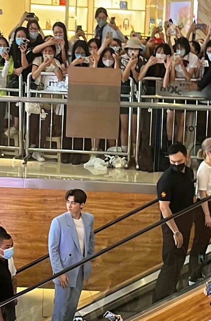 Lý Dịch Phong được hàng trăm nghìn khán giả chờ đón ảnh 1 Ly Dich Phong duoc hang tram nghin khan gia cho don anh 1