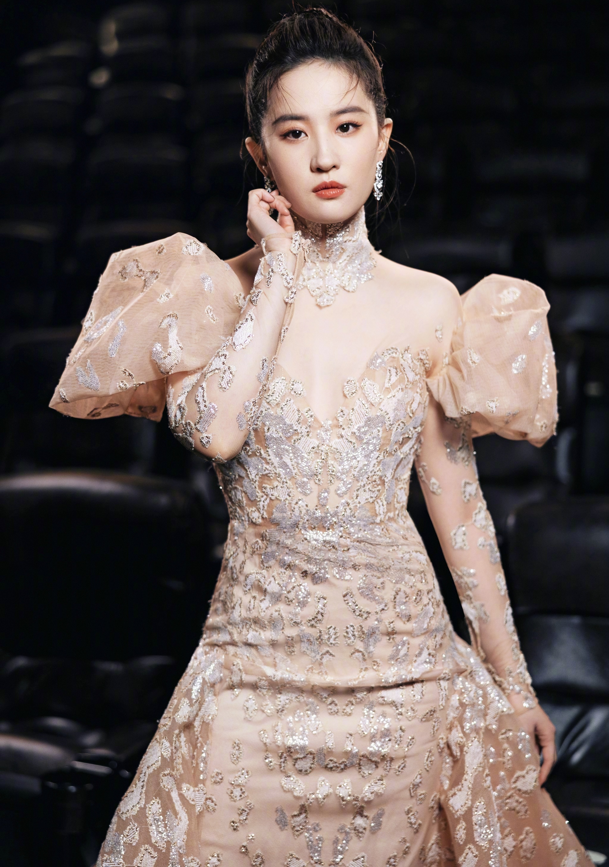 Luu Diec Phi long lay tai Dem hoi Weibo anh 1