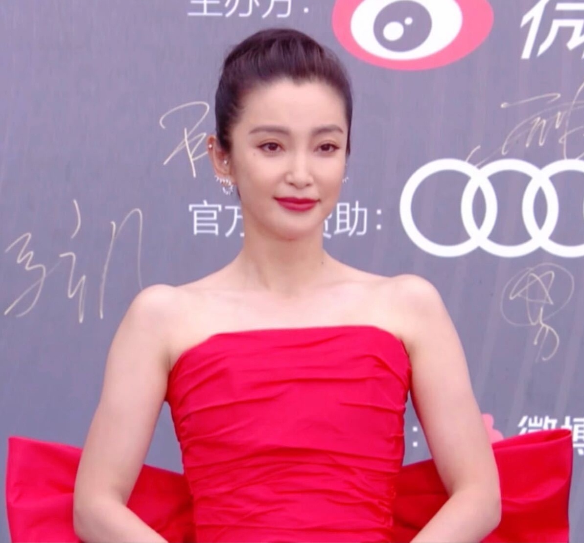 Luu Diec Phi long lay tai Dem hoi Weibo anh 17