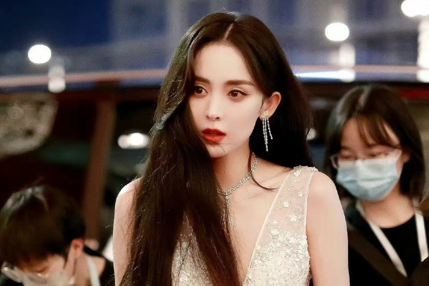 Co Luc Na Trat tro lai sau scandal tinh ai hinh anh