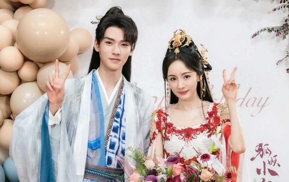 Thi phi bua vay Duong Mich, Luu Diec Phi vi dong cap voi my nam tre hinh anh