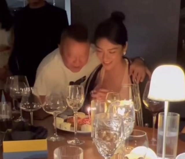 Tăng Chí Vỹ ảnh 1 Tang Chi Vy anh 1